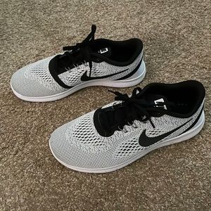 Nike grey and black running sneakers. Size 7Y.
